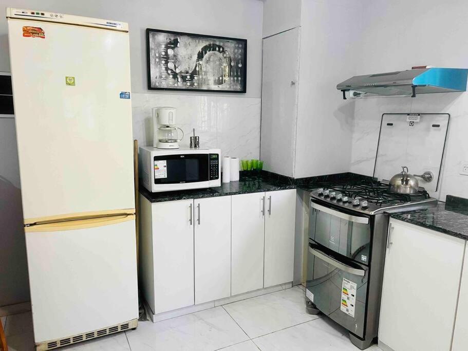 Monica'S Apartments Канинг Екстериор снимка