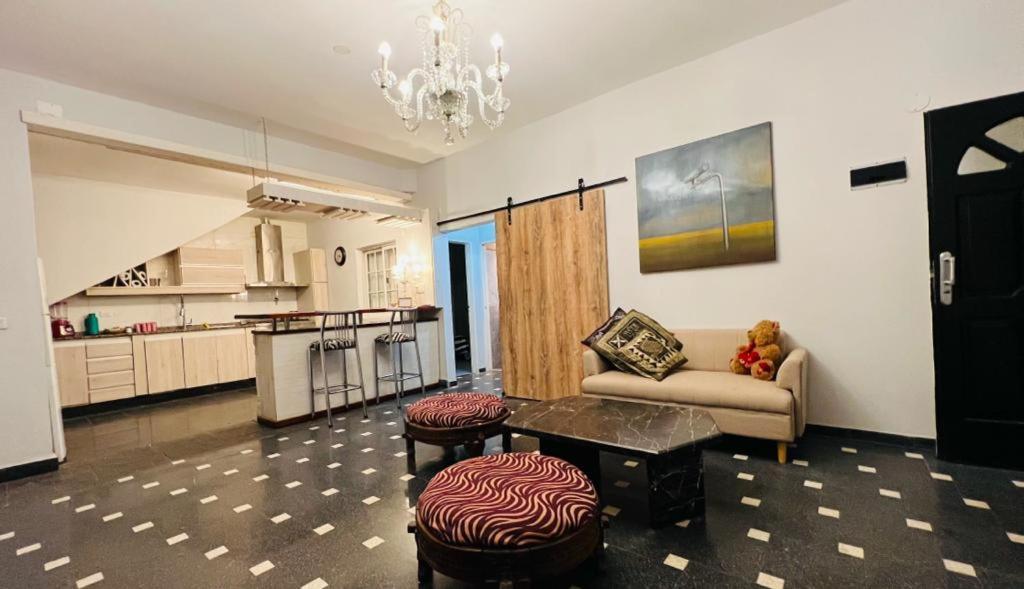 Monica'S Apartments Канинг Екстериор снимка