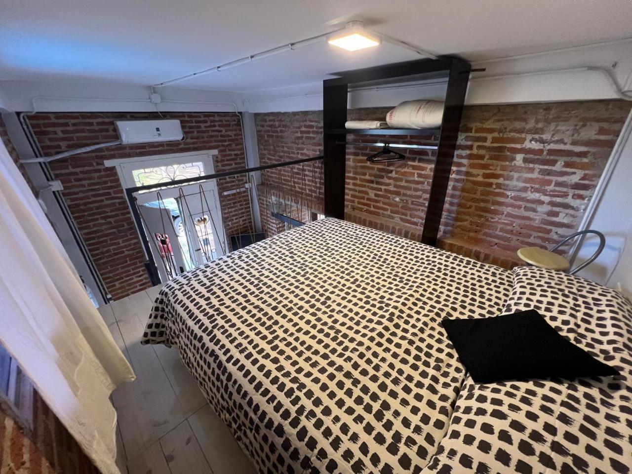 Monica'S Apartments Канинг Екстериор снимка